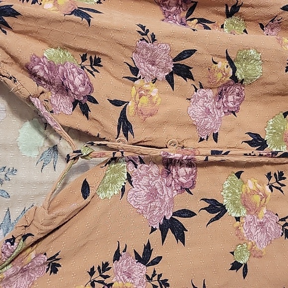 Buffalo David Bitton Floral Blouse - Picture 2 of 5